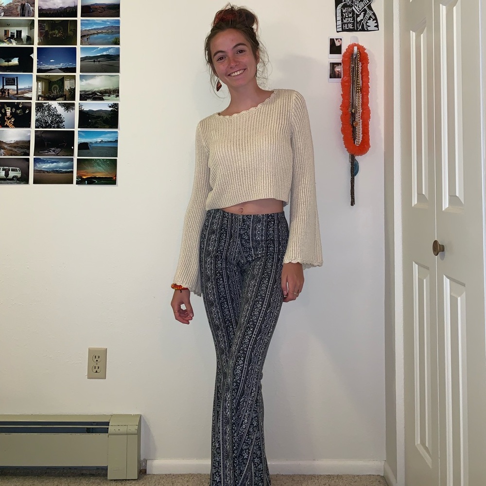 Knitted wide arm crop top